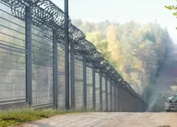 Finlandiya, rusya sınırına tel örgülü çit çekiyor