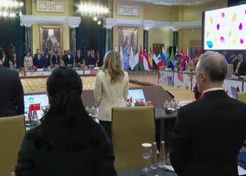 G20 toplantısı'nda depremde ölenler için saygı duruşu