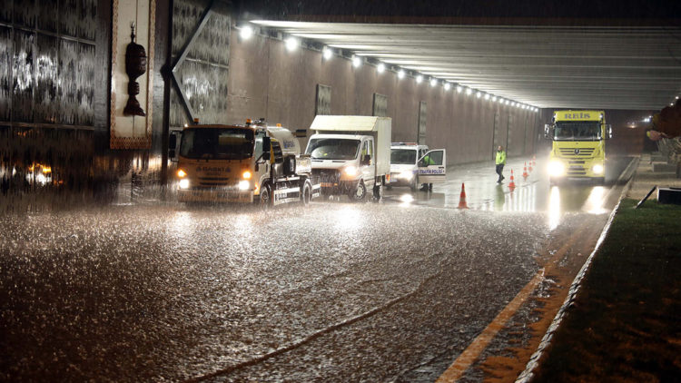 Gaziantep'te sağanak ve dolu etkili oldu