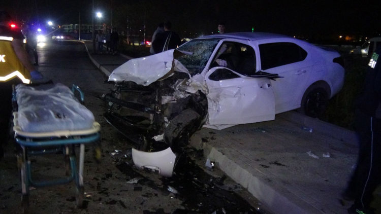 Gebze'de iki otomobil çarpıştı: 5 yaralı