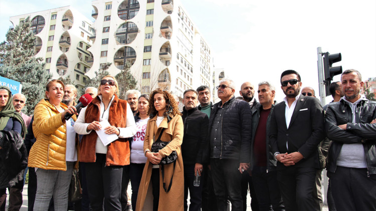 Hasarlı Galeria Sitesi sakinleri eşyalarını istiyor