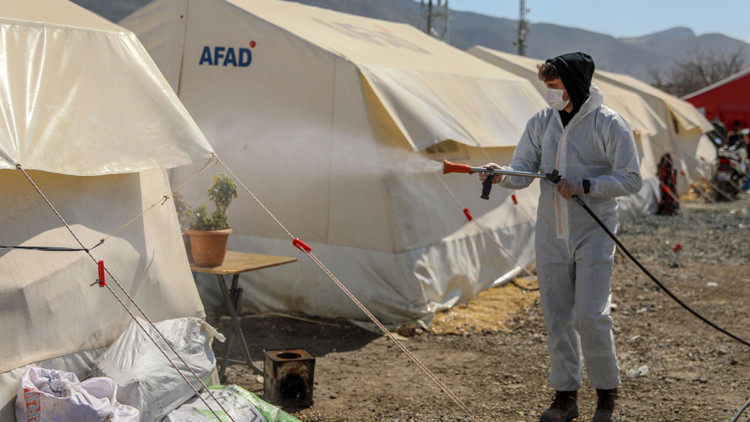 Hatay'da sivrisineklere karşı ilaçlama