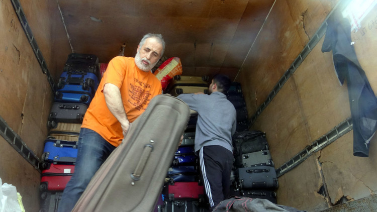 Havalimanında unutulan eşyalar satışa çıkarılacak