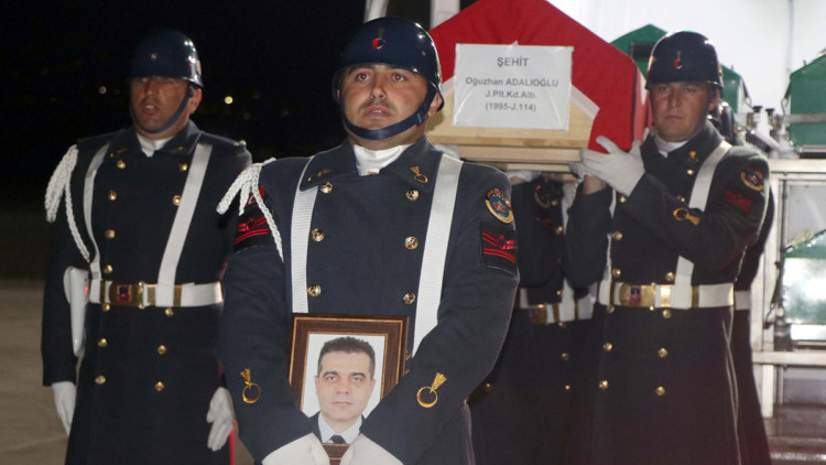 Helikopter pervanesinin çarptığı albay şehit oldu