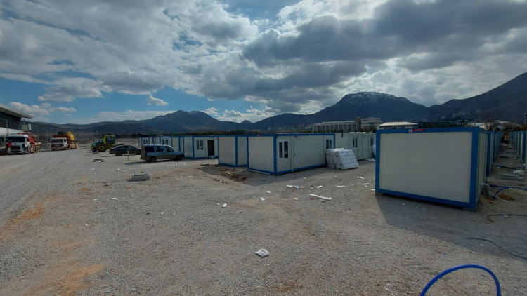 İHH'den deprem bölgesine destekler sürüyor