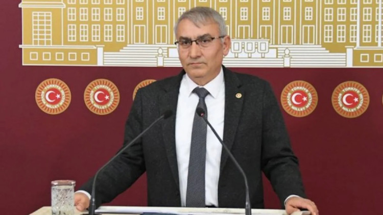 İYİ Parti'li Ayhan Altıntaş istifasını geri çekti