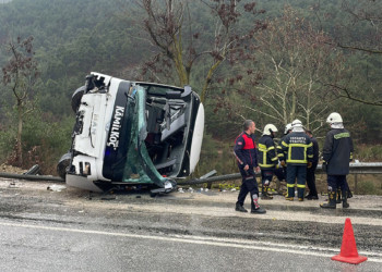 Isparta'da yolcu otobüsü devrildi: 8 yaralı