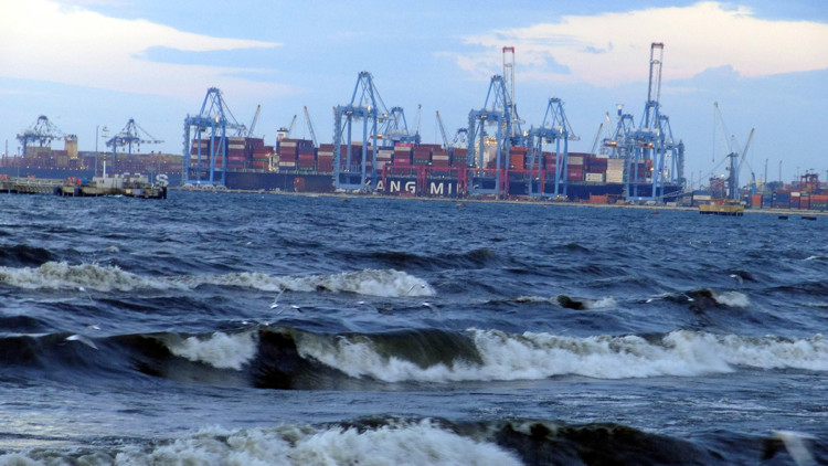 İstanbul'da lodos; deniz ulaşımı aksadı