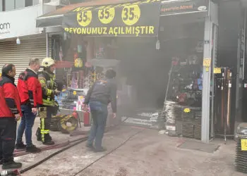 İzmit'te mağaza yangını