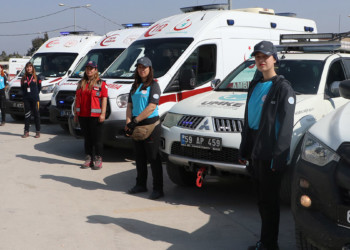 Kadın ambulans şoförlerinin deprem seferberliği