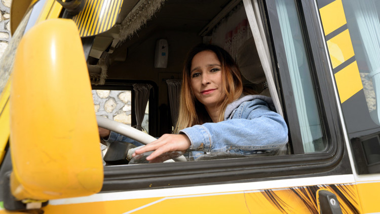 Kadın şoförler, 8 Mart'ta direksiyon salladı