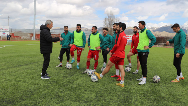 Kahramanmaraşspor depremi sahada unutmaya çalışıyor