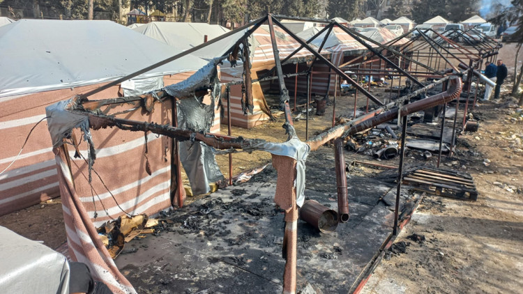 Kahramanmaraş'ta 7 çadır yandı; 2 yaralı