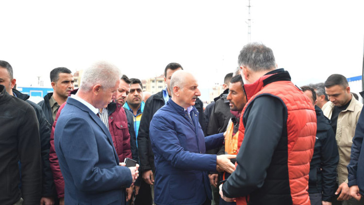 Karaismailoğlu Gaziantep’te afetzedelerle görüştü