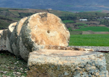 Karakuş Tümülüsü'nün yıkılan sütununa onarım