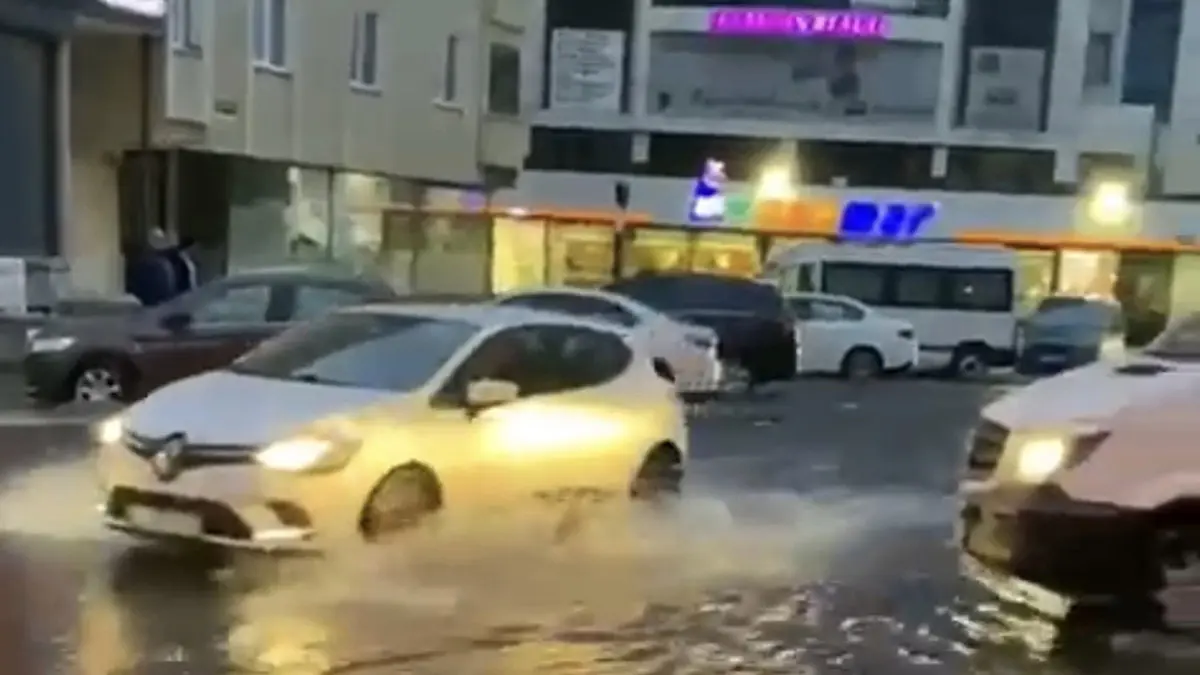 Kartalda rogardan tasan sular caddeyi gole cevirdie - yaşam - haberton