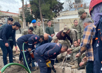 Kilis'te depremde hasar gören yapı çöktü: 1 ölü