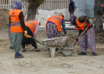 Köylü kadınlar Seddülbahir Kalesi'ni restore ediyor