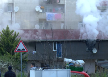 Maltepe'de oturduğu evi ateşe verdi