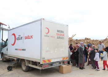 Mobil sağlık araçları 20 bin afetzedeye hizmet verdi