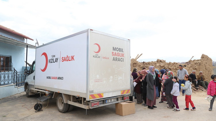 Mobil sağlık araçları 20 bin afetzedeye hizmet verdi