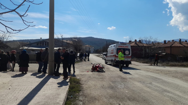 Motosiklet ile hafriyat kamyonu çarpıştı: 2 yaralı