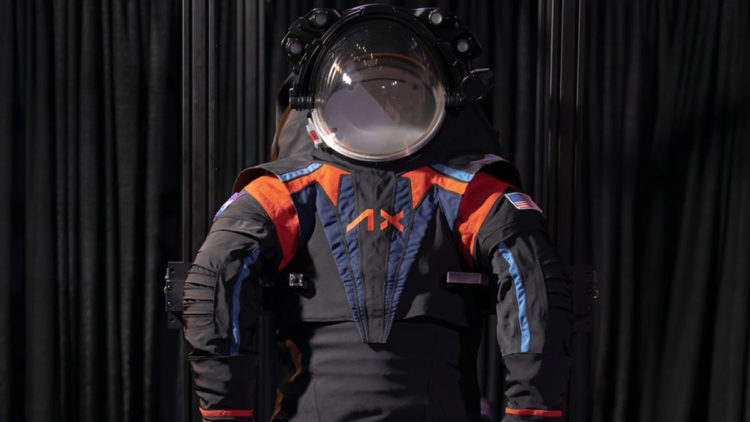 NASA yeni ‘uzay kıyafetini’ tanıttı