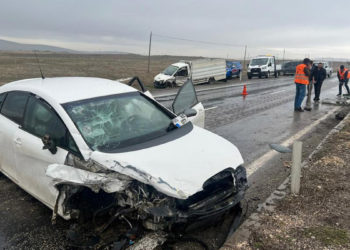 Nevşehir'de kamyonet ile otomobil çarpıştı: 9 yaralı
