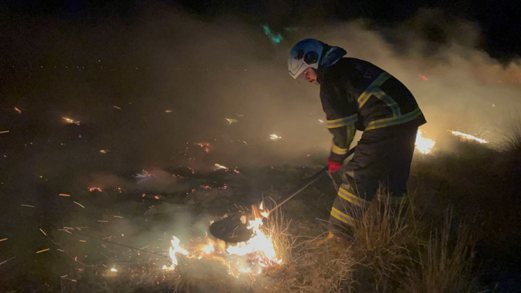 Niğde'de meralık arazide yangın