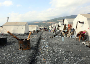 Nurdağı'nda çadır kentte su kanalları açıldı