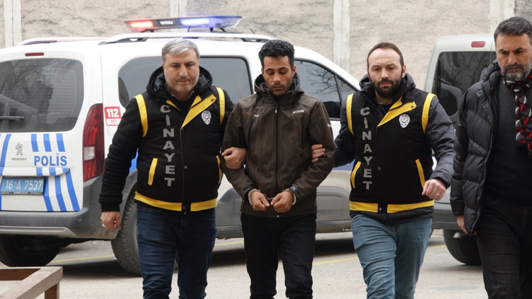 Oğluyla kavga eden çocuğun babasını öldürdü