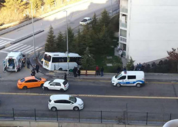 Okul servisi sitenin bahçesine girdi: 6 yaralı