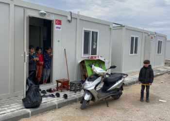 Osmaniye'de depremzedeler konteynere yerleştiriliyor