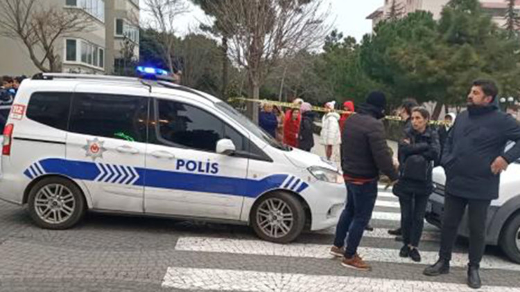 Otomobilde battaniyeye sarılı ceset bulundu