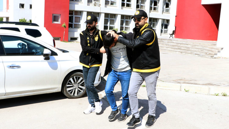 Oturdukları evi isteyen ağabeyini öldürdü