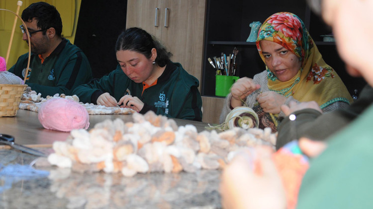 Özel öğrencilerden depremzedelere atkı