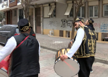 Ramazan'da korsan davulcular için yaka kartı uyarısı