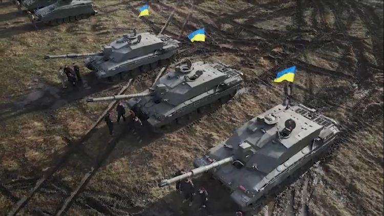 Reznikov, 'Challenger 2' tankıyla sürüş testi yaptı