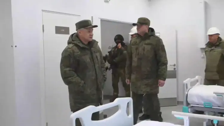 Rusya savunma bakanı mariupol’u ziyaret etti