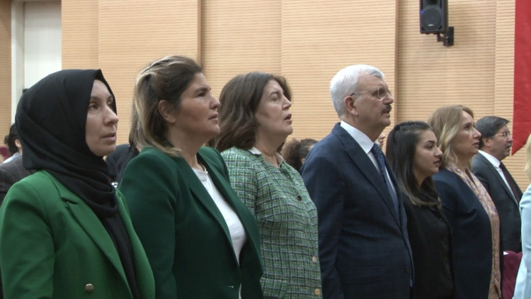 SBÜ'de 'Depremde kadın olmak' konferansı