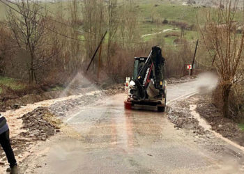 Sağanakta kapanan Tunceli- Ovacık yolu açıldı