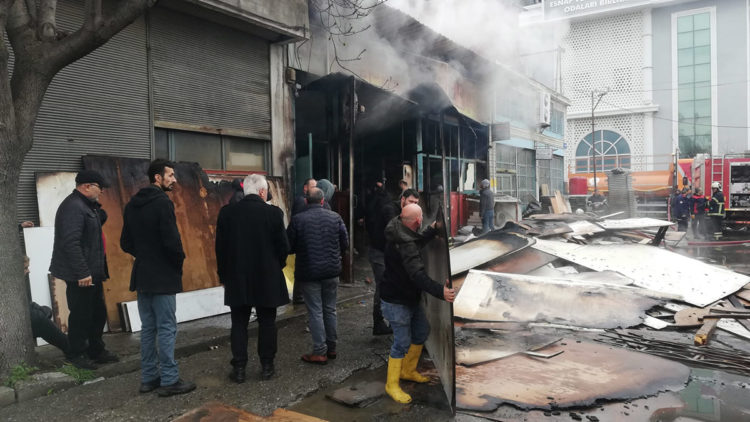 Samsun'da mobilya imalathanesinde yangın