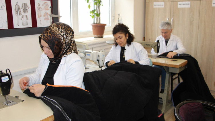 Samsun'dan depremzedelere termal uyku tulumları