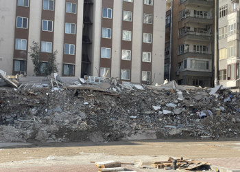 Şanlıurfa'da çöken binada canlıya rastlanmadı