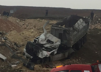 Şarampole devrilen TIR'ın şoförü hayatını kaybetti