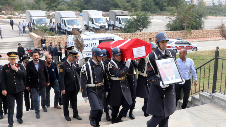 Şehit İlhan Kesekler Antalya'da toprağa verildi