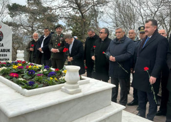 Seyit Onbaşı mezarı başında anıldı
