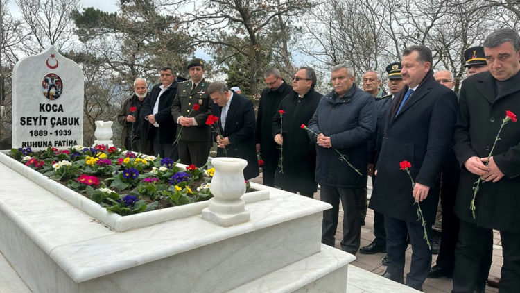 Seyit Onbaşı mezarı başında anıldı