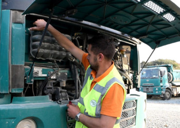 Seyyar tamirhanelerde depremzede araçlarına bakım