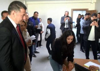 Sinan Oğan imza kampanyasını Iğdır'da başlattı